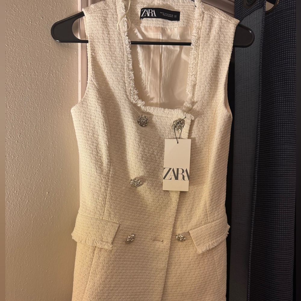 Elegant Cream Tweed Jacket with Silver Accents